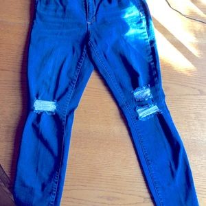 Mid-rise destructed boyfriend jeans